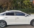 Білий Хендай Соната, об'ємом двигуна 2 л та пробігом 188 тис. км за 13300 $, фото 1 на Automoto.ua