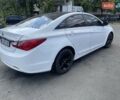 Белый Хендай Соната, объемом двигателя 2 л и пробегом 320 тыс. км за 4400 $, фото 1 на Automoto.ua