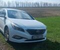 Белый Хендай Соната, объемом двигателя 2.36 л и пробегом 122 тыс. км за 9000 $, фото 2 на Automoto.ua