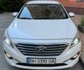 Белый Хендай Соната, объемом двигателя 2 л и пробегом 392 тыс. км за 10400 $, фото 1 на Automoto.ua