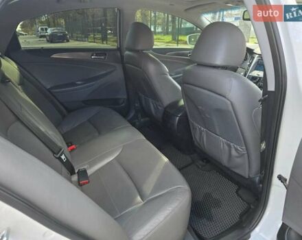 Хендай Соната 2014 у Рівному на Automoto.ua Білий Хендай Соната, об'ємом двигуна 2.36 л та пробігом 225 тис. км за 10300 $, фото 11 на Automoto.ua