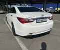 Белый Хендай Соната, объемом двигателя 2.4 л и пробегом 262 тыс. км за 8000 $, фото 1 на Automoto.ua