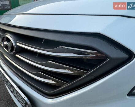 Білий Хендай Соната, об'ємом двигуна 2.4 л та пробігом 115 тис. км за 11000 $, фото 7 на Automoto.ua