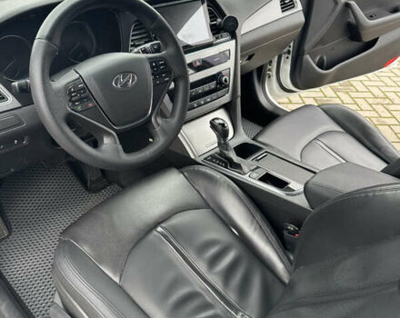 Белый Хендай Соната, объемом двигателя 2 л и пробегом 280 тыс. км за 9999 $, фото 18 на Automoto.ua