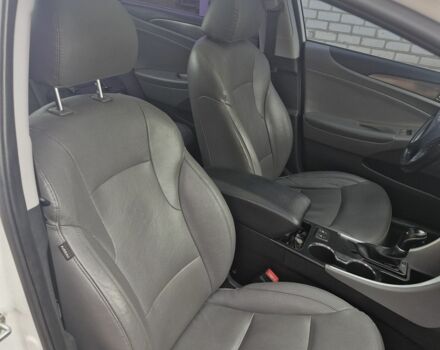 Білий Хендай Соната, об'ємом двигуна 2 л та пробігом 120 тис. км за 11600 $, фото 20 на Automoto.ua