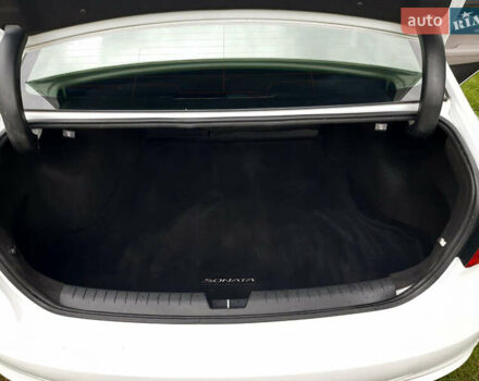 Білий Хендай Соната, об'ємом двигуна 2.36 л та пробігом 198 тис. км за 12000 $, фото 10 на Automoto.ua