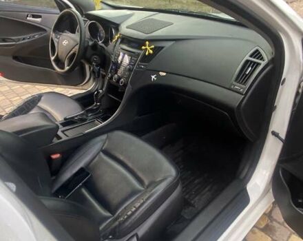 Белый Хендай Соната, объемом двигателя 2 л и пробегом 570 тыс. км за 6200 $, фото 9 на Automoto.ua