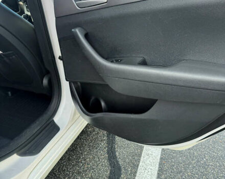 Білий Хендай Соната, об'ємом двигуна 2 л та пробігом 210 тис. км за 10200 $, фото 32 на Automoto.ua