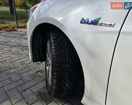 Хендай Соната 2014 у Рівному на Automoto.ua Білий Хендай Соната, об'ємом двигуна 2.36 л та пробігом 225 тис. км за 10300 $, фото 1 на Automoto.ua