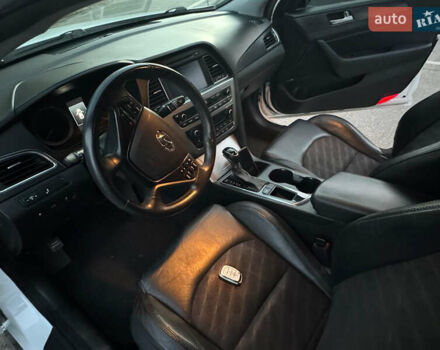 Білий Хендай Соната, об'ємом двигуна 2.4 л та пробігом 115 тис. км за 11000 $, фото 10 на Automoto.ua