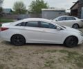 Белый Хендай Соната, объемом двигателя 2 л и пробегом 317 тыс. км за 7400 $, фото 1 на Automoto.ua