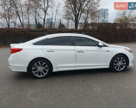 Белый Хендай Соната, объемом двигателя 2.36 л и пробегом 235 тыс. км за 11000 $, фото 4 на Automoto.ua