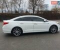 Белый Хендай Соната, объемом двигателя 2.36 л и пробегом 235 тыс. км за 11000 $, фото 4 на Automoto.ua