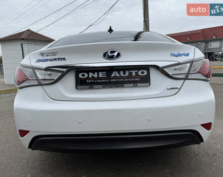 Білий Хендай Соната, об'ємом двигуна 2.36 л та пробігом 212 тис. км за 9990 $, фото 8 на Automoto.ua