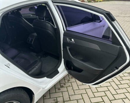 Белый Хендай Соната, объемом двигателя 2 л и пробегом 280 тыс. км за 9999 $, фото 22 на Automoto.ua