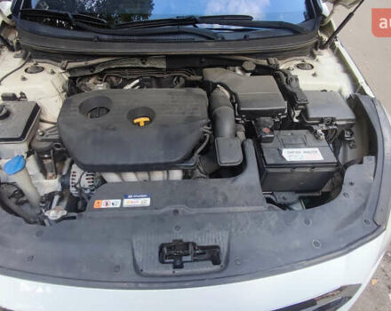 Білий Хендай Соната, об'ємом двигуна 2 л та пробігом 188 тис. км за 13300 $, фото 12 на Automoto.ua