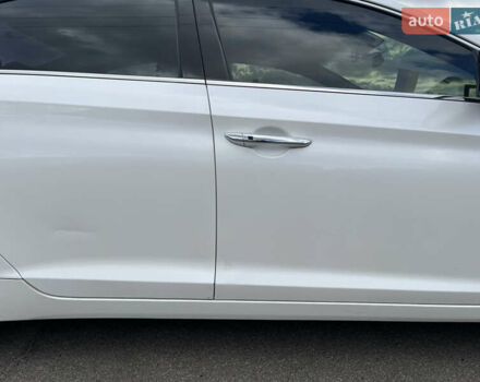 Білий Хендай Соната, об'ємом двигуна 2 л та пробігом 176 тис. км за 12500 $, фото 5 на Automoto.ua