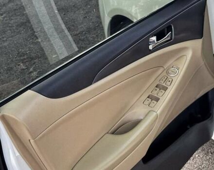 Білий Хендай Соната, об'ємом двигуна 2.36 л та пробігом 196 тис. км за 8500 $, фото 31 на Automoto.ua