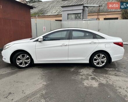 Білий Хендай Соната, об'ємом двигуна 2 л та пробігом 267 тис. км за 8500 $, фото 1 на Automoto.ua