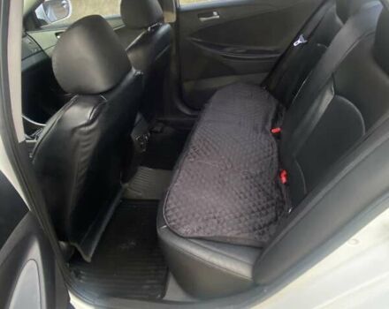 Белый Хендай Соната, объемом двигателя 2 л и пробегом 570 тыс. км за 6200 $, фото 7 на Automoto.ua