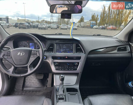 Білий Хендай Соната, об'ємом двигуна 2 л та пробігом 176 тис. км за 12500 $, фото 8 на Automoto.ua