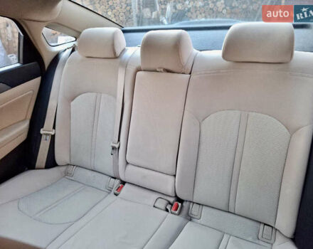 Белый Хендай Соната, объемом двигателя 2.36 л и пробегом 168 тыс. км за 10000 $, фото 3 на Automoto.ua