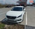Белый Хендай Соната, объемом двигателя 2 л и пробегом 200 тыс. км за 12550 $, фото 1 на Automoto.ua