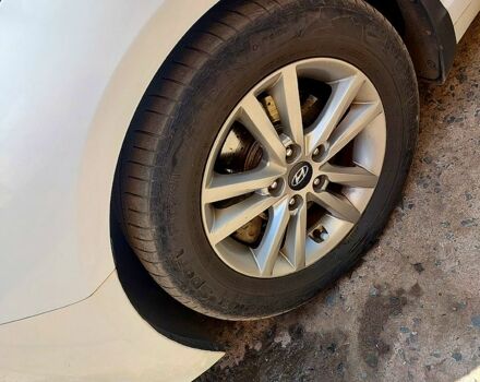 Білий Хендай Соната, об'ємом двигуна 2.4 л та пробігом 189 тис. км за 10000 $, фото 11 на Automoto.ua