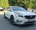 Белый Хендай Соната, объемом двигателя 2 л и пробегом 169 тыс. км за 12700 $, фото 5 на Automoto.ua