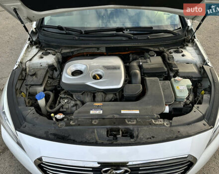 Белый Хендай Соната, объемом двигателя 2 л и пробегом 200 тыс. км за 12000 $, фото 4 на Automoto.ua