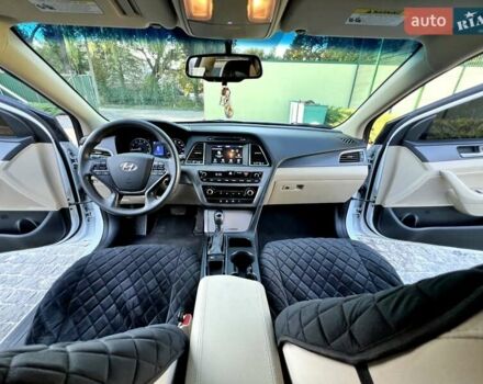 Белый Хендай Соната, объемом двигателя 2.4 л и пробегом 160 тыс. км за 11000 $, фото 26 на Automoto.ua