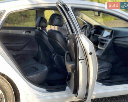 Хендай Соната 2015 в Киеве на Automoto.ua Белый Хендай Соната, объемом двигателя 2 л и пробегом 275 тыс. км за 15000 $, фото 5 на Automoto.ua