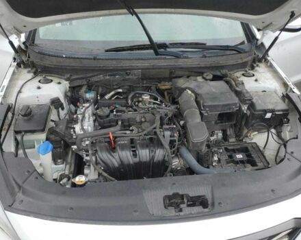 Білий Хендай Соната, об'ємом двигуна 2.4 л та пробігом 69 тис. км за 2200 $, фото 10 на Automoto.ua
