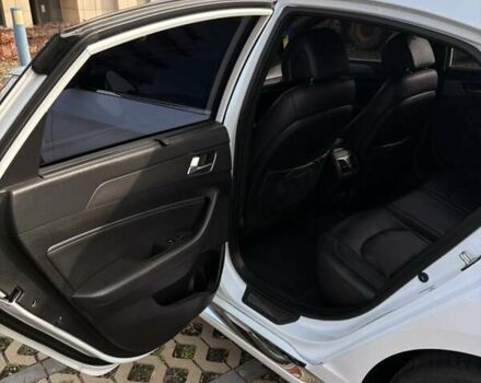 Білий Хендай Соната, об'ємом двигуна 2 л та пробігом 198 тис. км за 12799 $, фото 11 на Automoto.ua