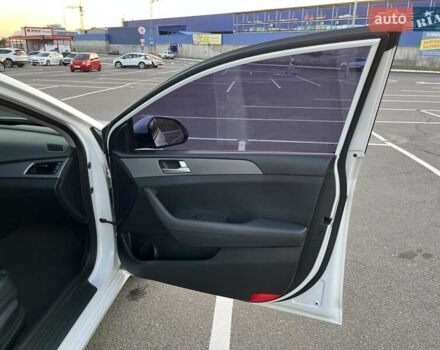 Белый Хендай Соната, объемом двигателя 2 л и пробегом 218 тыс. км за 13999 $, фото 26 на Automoto.ua