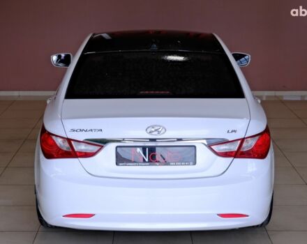 Белый Хендай Соната, объемом двигателя 0 л и пробегом 180 тыс. км за 7900 $, фото 5 на Automoto.ua