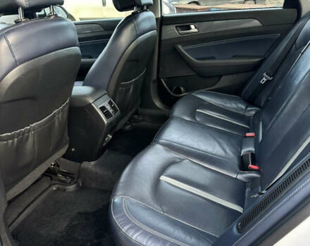 Белый Хендай Соната, объемом двигателя 2 л и пробегом 200 тыс. км за 12000 $, фото 9 на Automoto.ua