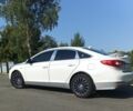 Белый Хендай Соната, объемом двигателя 2 л и пробегом 169 тыс. км за 12700 $, фото 2 на Automoto.ua