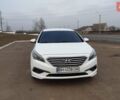 Белый Хендай Соната, объемом двигателя 2.36 л и пробегом 171 тыс. км за 9500 $, фото 1 на Automoto.ua