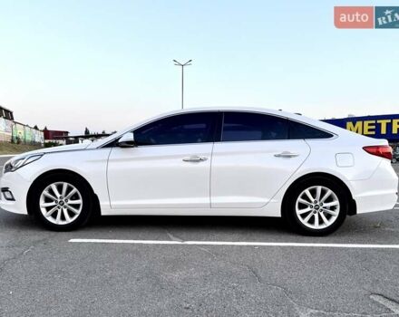 Белый Хендай Соната, объемом двигателя 2 л и пробегом 218 тыс. км за 13999 $, фото 3 на Automoto.ua