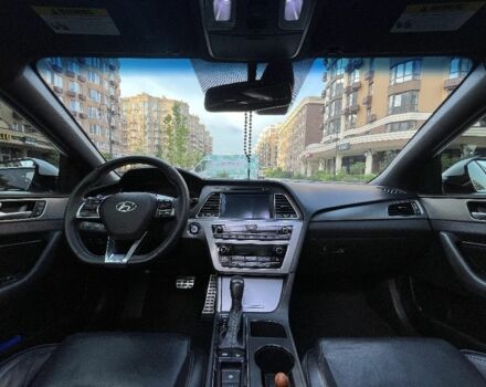 Белый Хендай Соната, объемом двигателя 2 л и пробегом 160 тыс. км за 15000 $, фото 6 на Automoto.ua