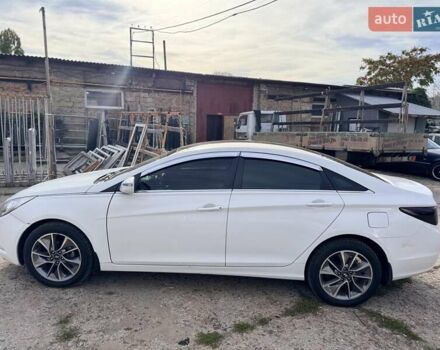 Белый Хендай Соната, объемом двигателя 2 л и пробегом 532 тыс. км за 7500 $, фото 2 на Automoto.ua