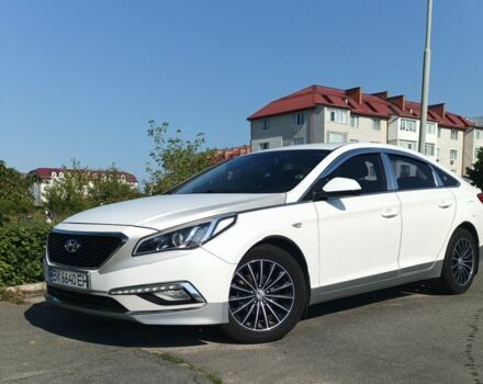 Белый Хендай Соната, объемом двигателя 2 л и пробегом 169 тыс. км за 12700 $, фото 4 на Automoto.ua