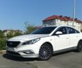 Белый Хендай Соната, объемом двигателя 2 л и пробегом 169 тыс. км за 12700 $, фото 4 на Automoto.ua