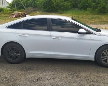 Белый Хендай Соната, объемом двигателя 2 л и пробегом 190 тыс. км за 9400 $, фото 1 на Automoto.ua