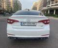 Белый Хендай Соната, объемом двигателя 2 л и пробегом 160 тыс. км за 15000 $, фото 1 на Automoto.ua