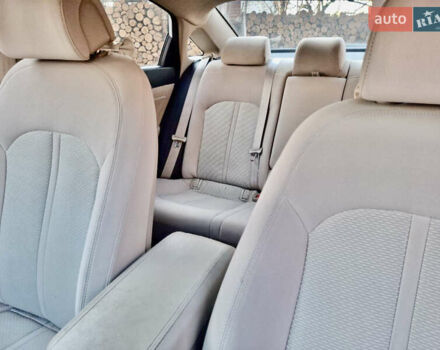 Белый Хендай Соната, объемом двигателя 2.36 л и пробегом 168 тыс. км за 10000 $, фото 4 на Automoto.ua