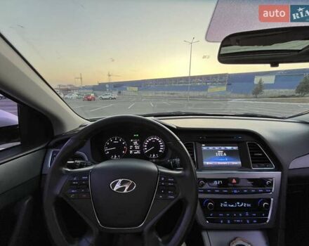 Белый Хендай Соната, объемом двигателя 2 л и пробегом 218 тыс. км за 13999 $, фото 16 на Automoto.ua