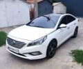 Белый Хендай Соната, объемом двигателя 2 л и пробегом 299 тыс. км за 11200 $, фото 1 на Automoto.ua