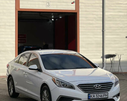 Белый Хендай Соната, объемом двигателя 2.36 л и пробегом 116 тыс. км за 12250 $, фото 2 на Automoto.ua
